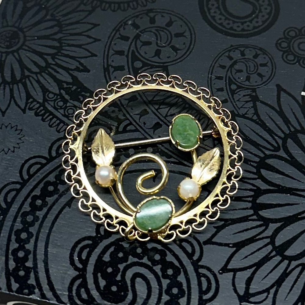 Vintage Jewels By D’or 12k GF Jade And Faux Pearl‎ Brooch